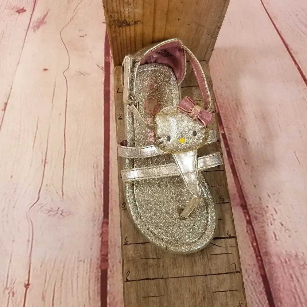 Hello Kitty Sandals 8 - Picture 2 of 4
